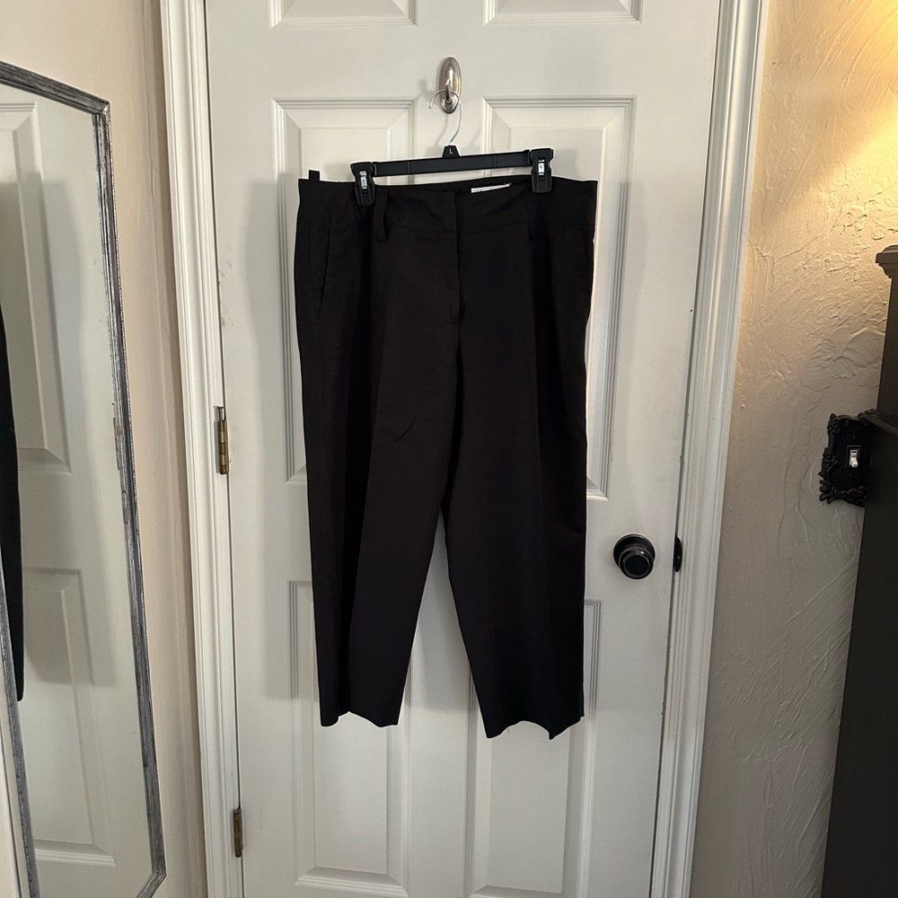 Black Cropped Ankle Pants with Classic Silhouette